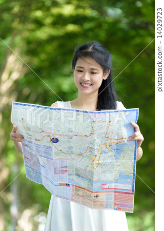 One chinese woman sightseeing along promenade 14029723