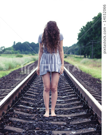 Girl on the railway 14032066