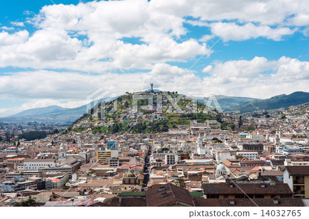 Historical center of old town Quito 14032765