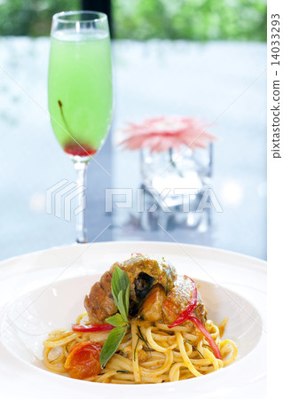 Spaghetti with Mantis shrimp 14033293