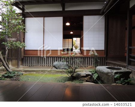 Old Shoya courtyard 14033521