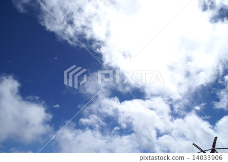 Blue sky 14033906