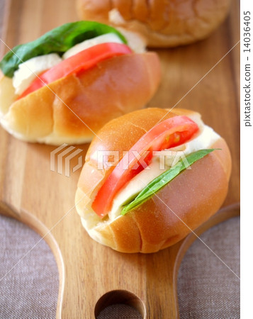 Margherita's roll bread sand (vertical position high angle) Margherita's roll bread sand (vertical position high angle) 14036405