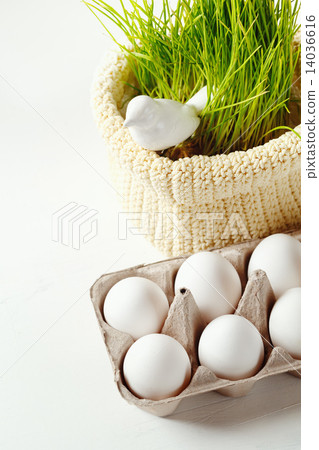 Easter background with eggs and cute bird Easter background with eggs and cute bird 14036616
