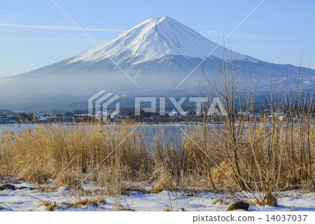 Kawaguchiko and Mt. Fuji in winter 14037037
