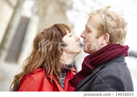 Romantic dating couple in Paris 14038053