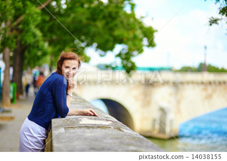 Smiling beautiful young woman in Paris Smiling beautiful young woman in Paris 14038155