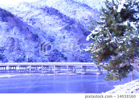1月京都嵐山渡月橋,雪妝 1月京都嵐山渡月橋,雪妝 14038160