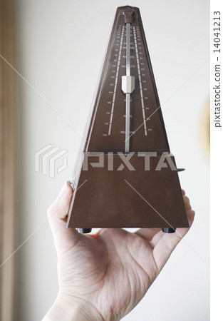 Hand with metronome 14041213