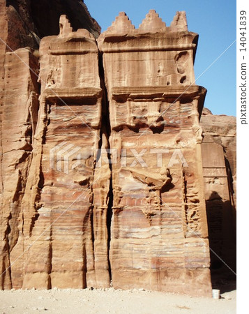 Petra ruins 14041839