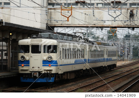 Hokuriku main line 475 train 14041909
