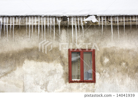 Icicles on the roof 14041939