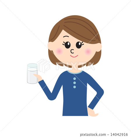 拿著一塊玻璃用牛奶的婦女 14042916