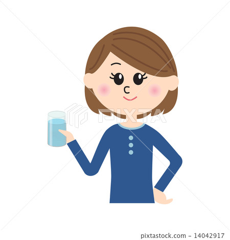 拿著一塊玻璃用水的婦女 14042917