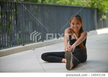 Mother and daughter day out for fitness exercise. 14043136