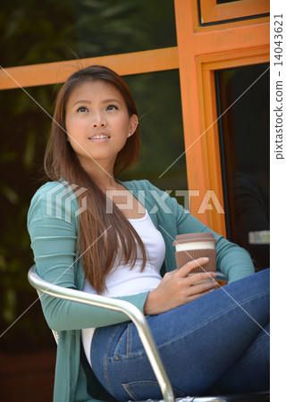 Shopping times 14043621