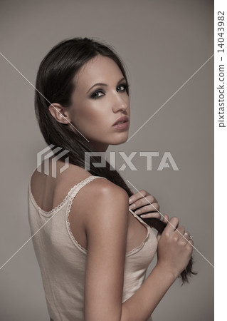 Portrait of sexy brunette Portrait of sexy brunette 14043982