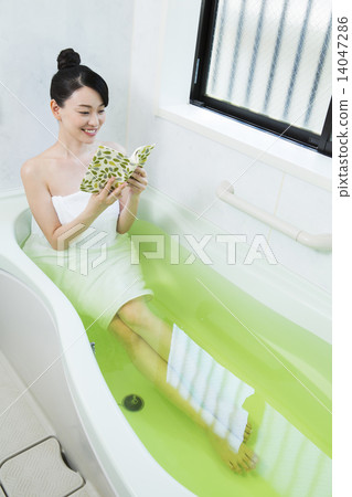 Bath time 14047286