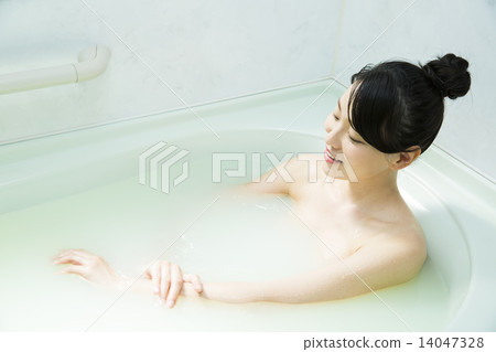 Bath time 14047328