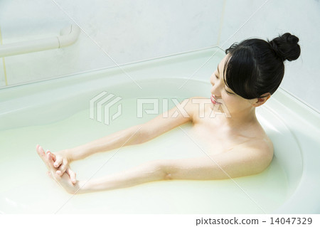 Bath time 14047329