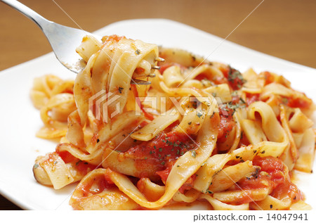 Tomato sauce pasta tossed in fork 14047941