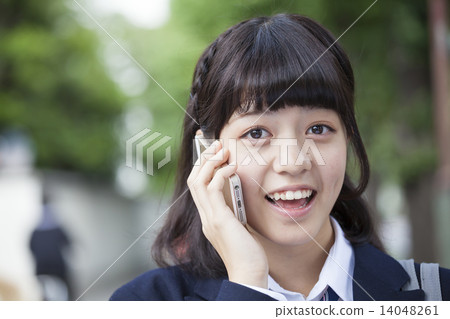 School girls smartphone School girls smartphone 14048261