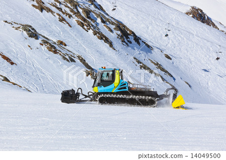 Snowplow at Mountains ski resort - Innsbruck Austria 14049500