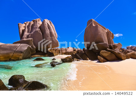 Tropical beach at Seychelles 14049522