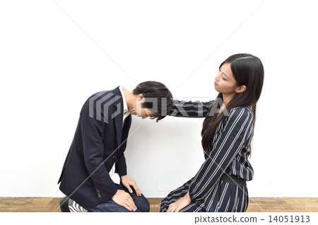 跪在地上 14051913