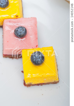 strawberry and mango mousse dessert cake 14052146