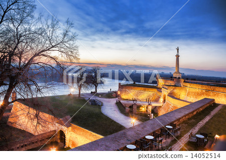 Statue of Victory with a monument in capital city Belgrade, Serbia 14052514
