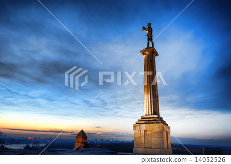 Statue of Victory with a monument in capital city Belgrade, Serbia 14052526