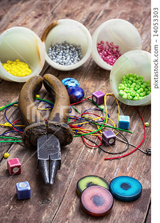 crafts with beads 14053303