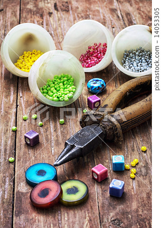 crafts with beads 14053305