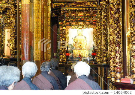 Taiwan Longshan Temple monk Taiwan Lungshan Temple monk 14054062