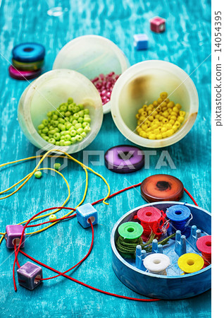 crafts with beads 14054395