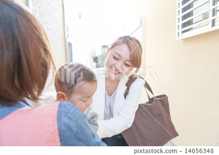 daycare, entrust, working mother 14056348