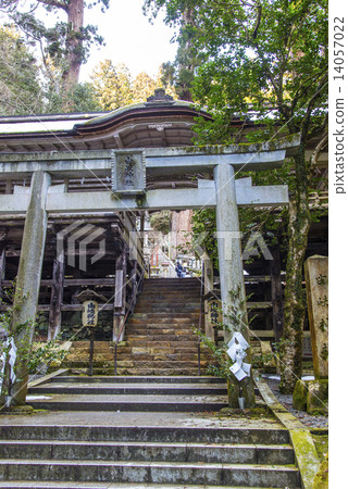 Kurama-dera Yuzi Shrine entrance 14057022