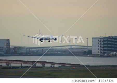 Final landing posture 14057120