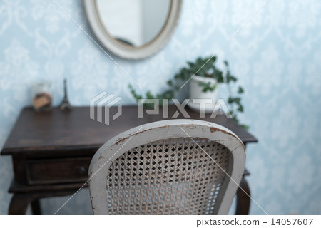 A mirror stand 14057607