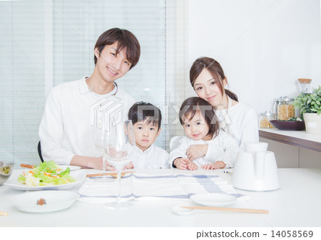 Family in front of dining table 14058569