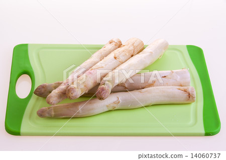 Raw asparagus  14060737