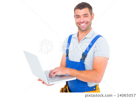 Portrait of smiling handyman using laptop 14065057