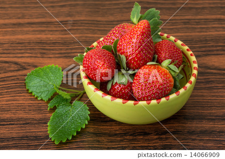 Fresh strawberry 14066909