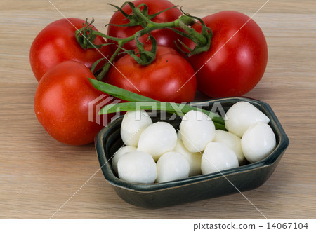 Mozzarella cheese balls 14067104