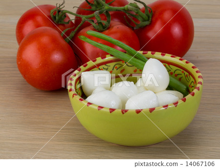 Mozzarella cheese balls 14067106