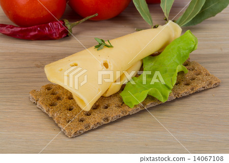 Crispbread with cheese Crispbread with cheese 14067108