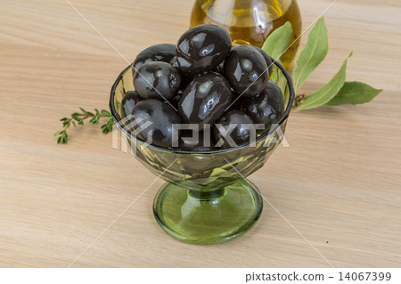 Black olives Black olives 14067399