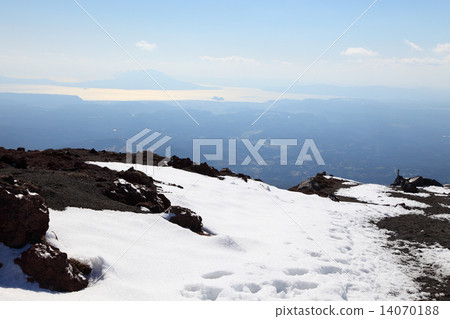 Snowy mountain in southern country (South Kyushu Kirishima mountain range) 14070188