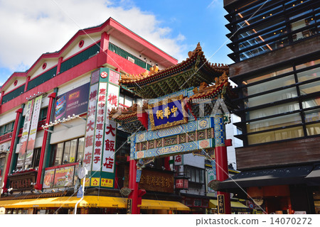 Yokohama Chinatown Yoshimaru Gate on a sunny day 14070272